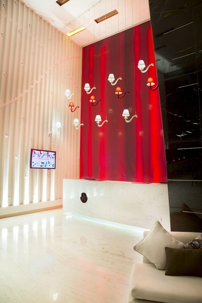 Aauris Hotel